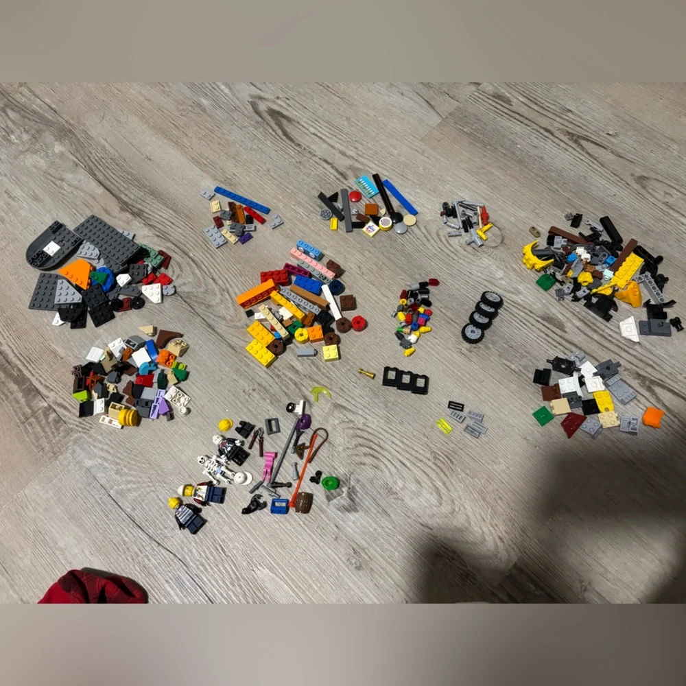 LEGO Assorted - Picture 3 of 7